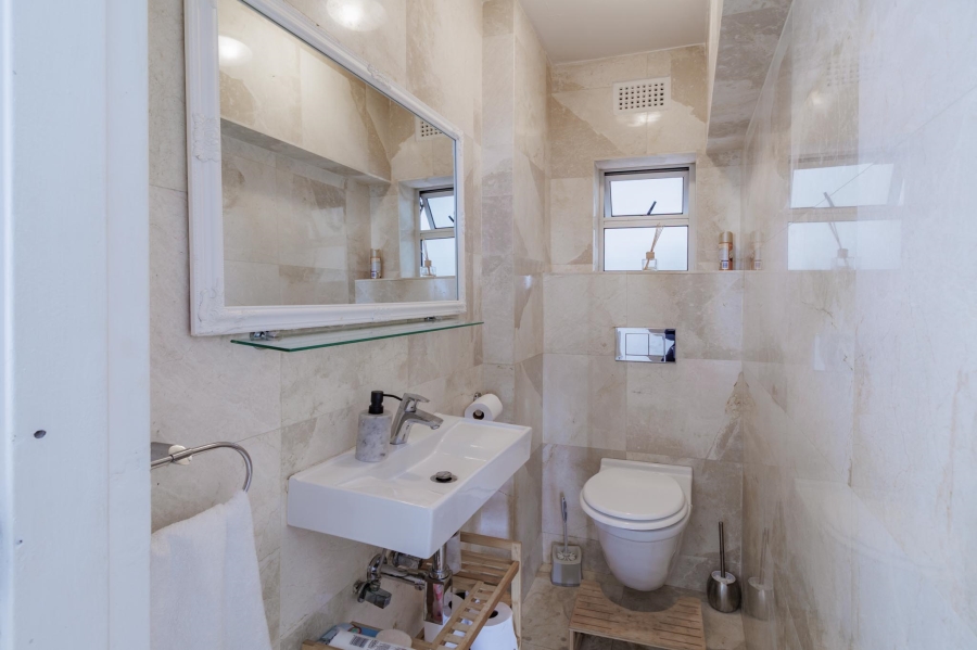 To Let 2 Bedroom Property for Rent in Bantry Bay Western Cape